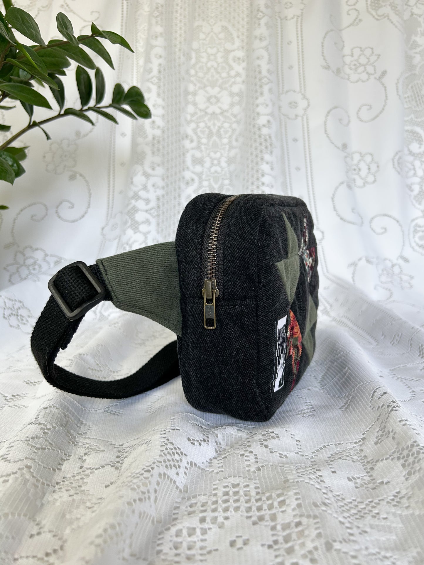 The Essentials Bag - Mossy Floral Sawtooth Star