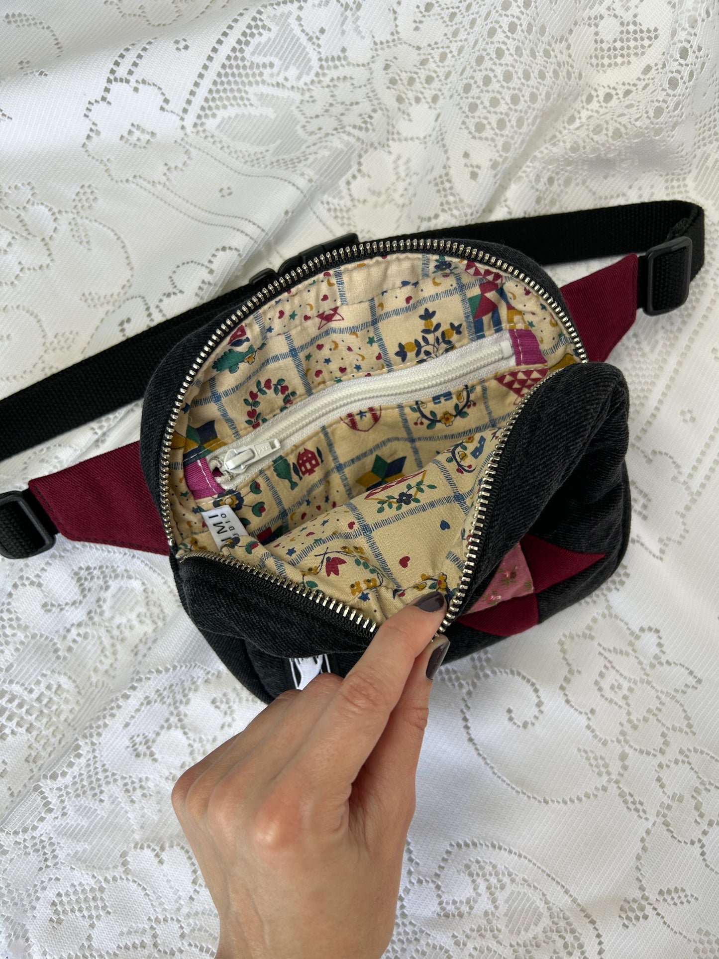 The Essentials Bag - Merlot Sawtooth Star