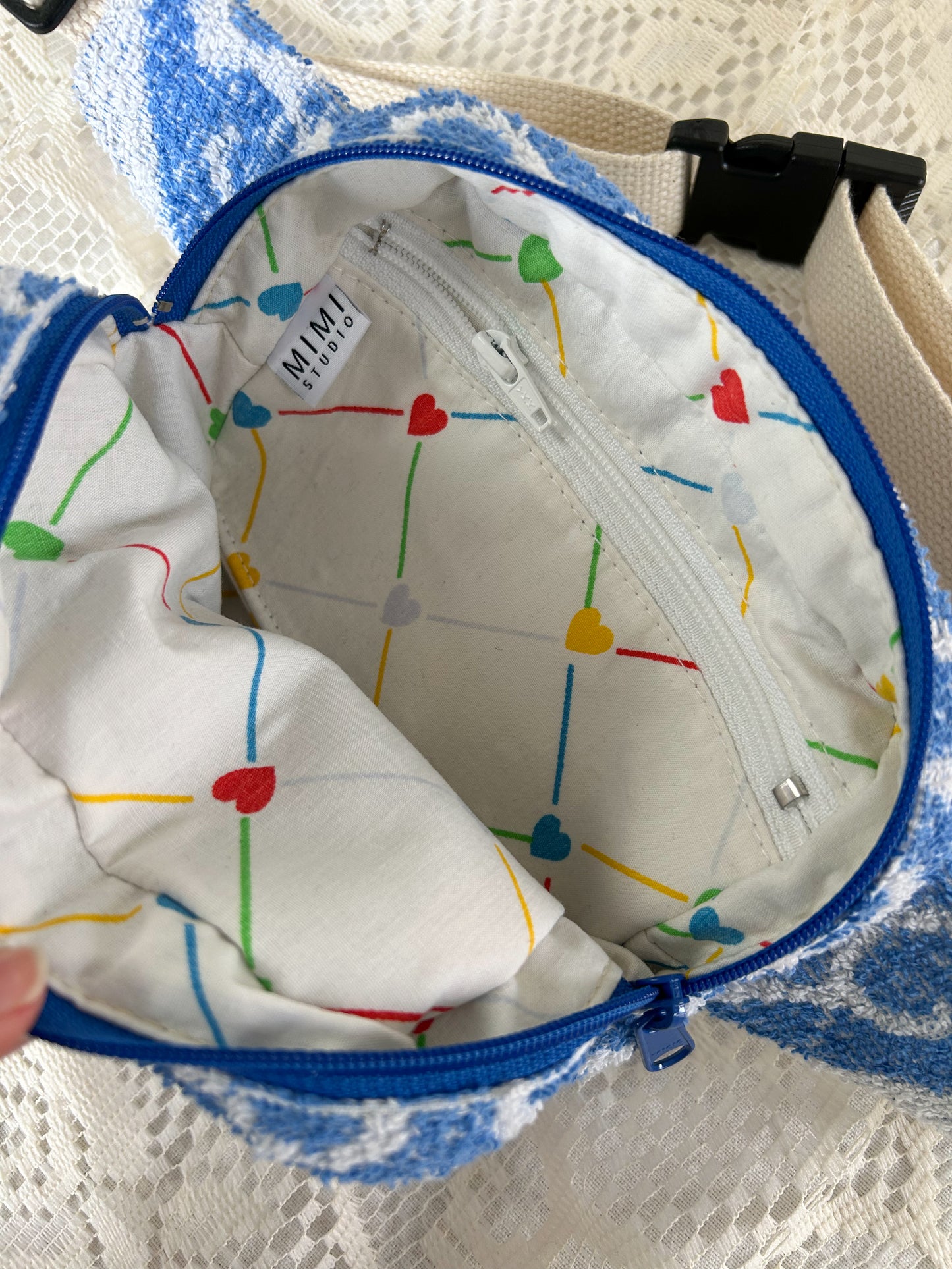 Heart patterned interior lining of the same fanny pack with a zippered pocket